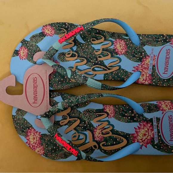 Havaianas Blue and Pink Floral Flip Flops - Picture 1 of 2